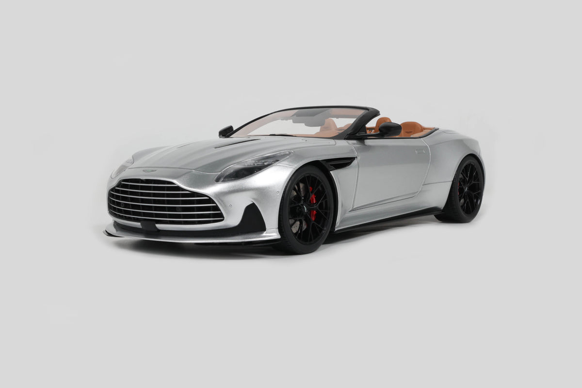 GT Spirit 1:18 ASTON MARTIN DB12 VOLANTE SILVER 2023 GT945