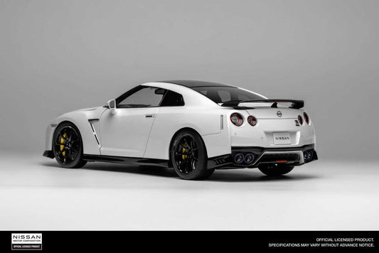 Motorhelix 1:18 Nissan GT-R (R35) Track Edition Engineered by NISMO 2020 (3 Colors)