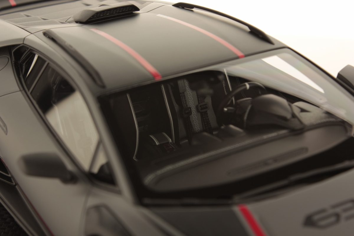 MR Collection 1:18 Lamborghini Huracan Sterrato (Grigio Vulcano)