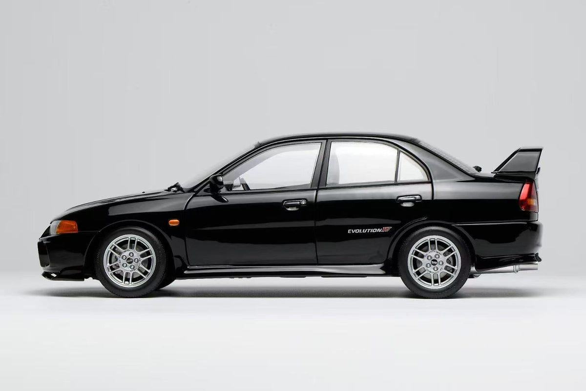 MOTORHELIX 1:18 Mitsubishi Lancer Evolution IV - Pirens Pearl Black M84002