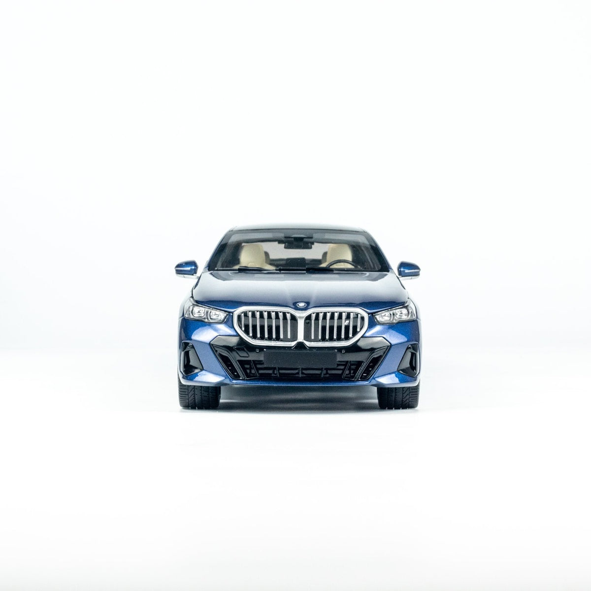 MINICHAMPS 1:18 BMW i5 - 2023 - BLUE METALLIC 110023400
