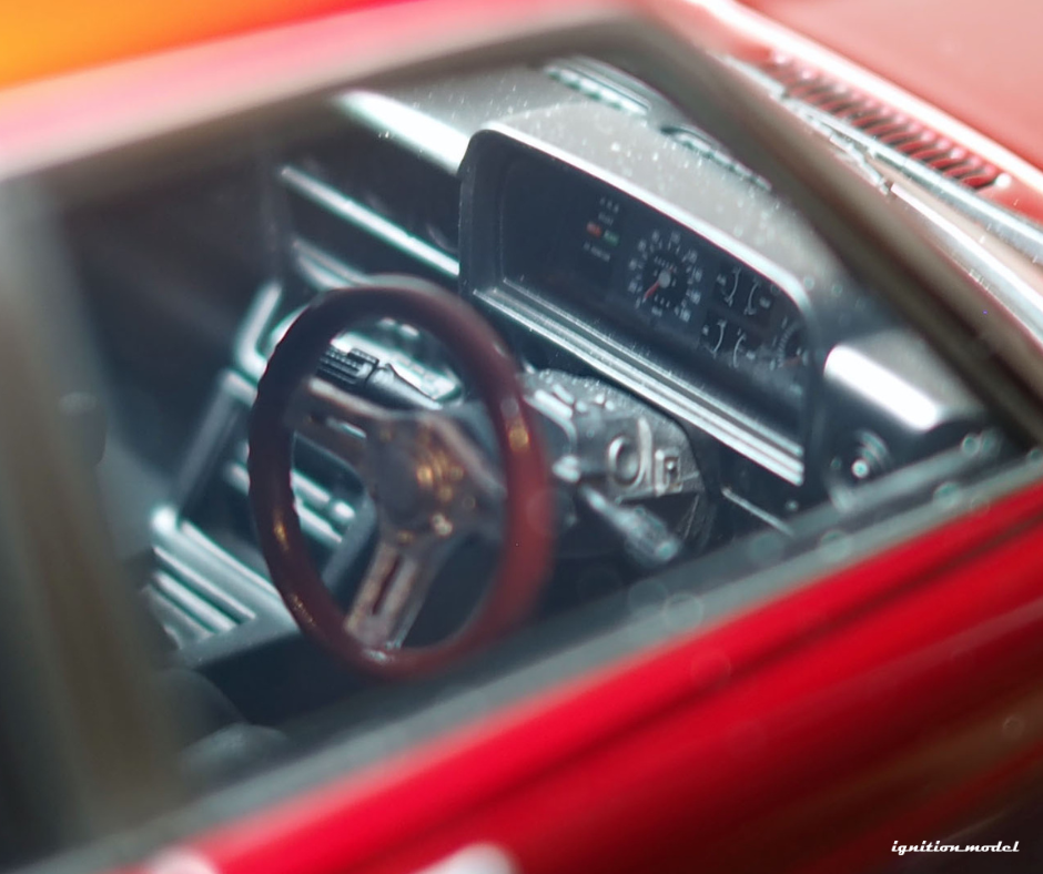 Ignition Model 1:18 Toyota MarkⅡ Sedan Grande (MX41) Red Metallic IG3428