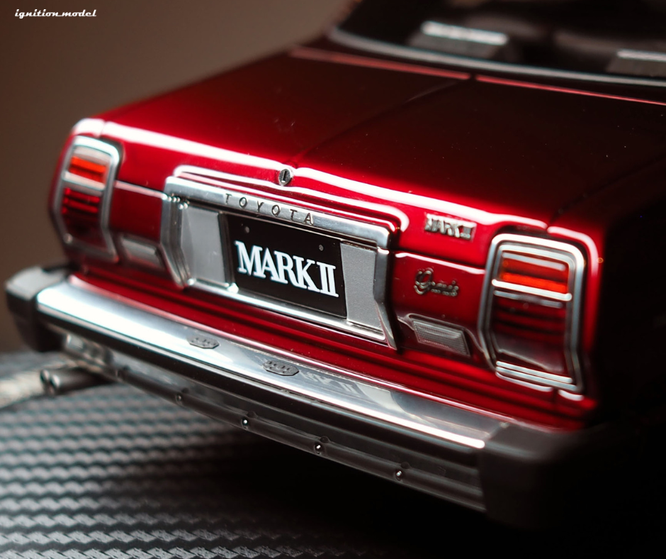 Ignition Model 1:18 Toyota MarkⅡ Sedan Grande (MX41) Red Metallic IG3428