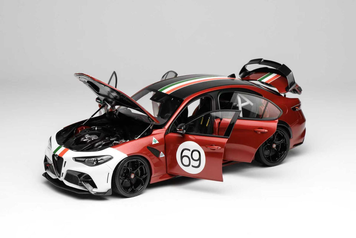 MOTORHELIX 1:18 Alfa Romeo Giulia GTAm Red Two-Tone /ltaly#69 M89010
