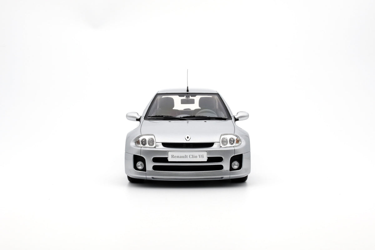 OttOmobile 1:18 RENAULT CLIO V6 PHASE 1 SILVER 2001