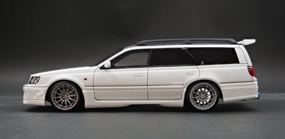 Ignition Model 1:18 Nissan STAGEA 260RS (WGNC34) White With RB26DETT Engine IG2889