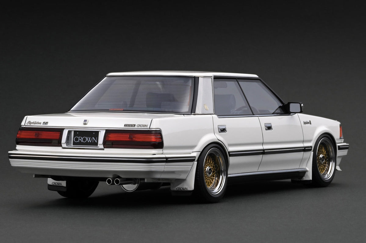 Ignition Model 1:18 Toyota Crown 3.0 Royal Saloon G (120) Pearl White/Gold (2 Colours)