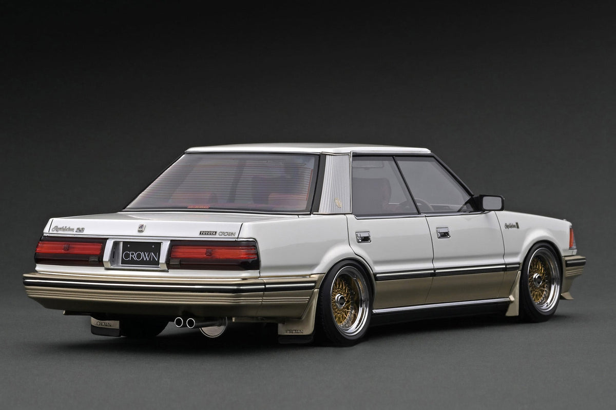 Ignition Model 1:18 Toyota Crown 3.0 Royal Saloon G (120) Pearl White/Gold (2 Colours)