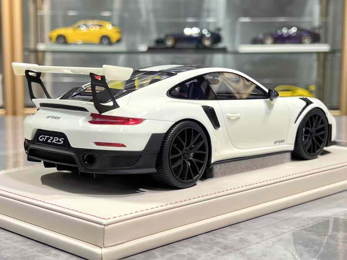 Vehicle Art 1:18 Porsche 911 GT2 RS Weissach - 4 Colors