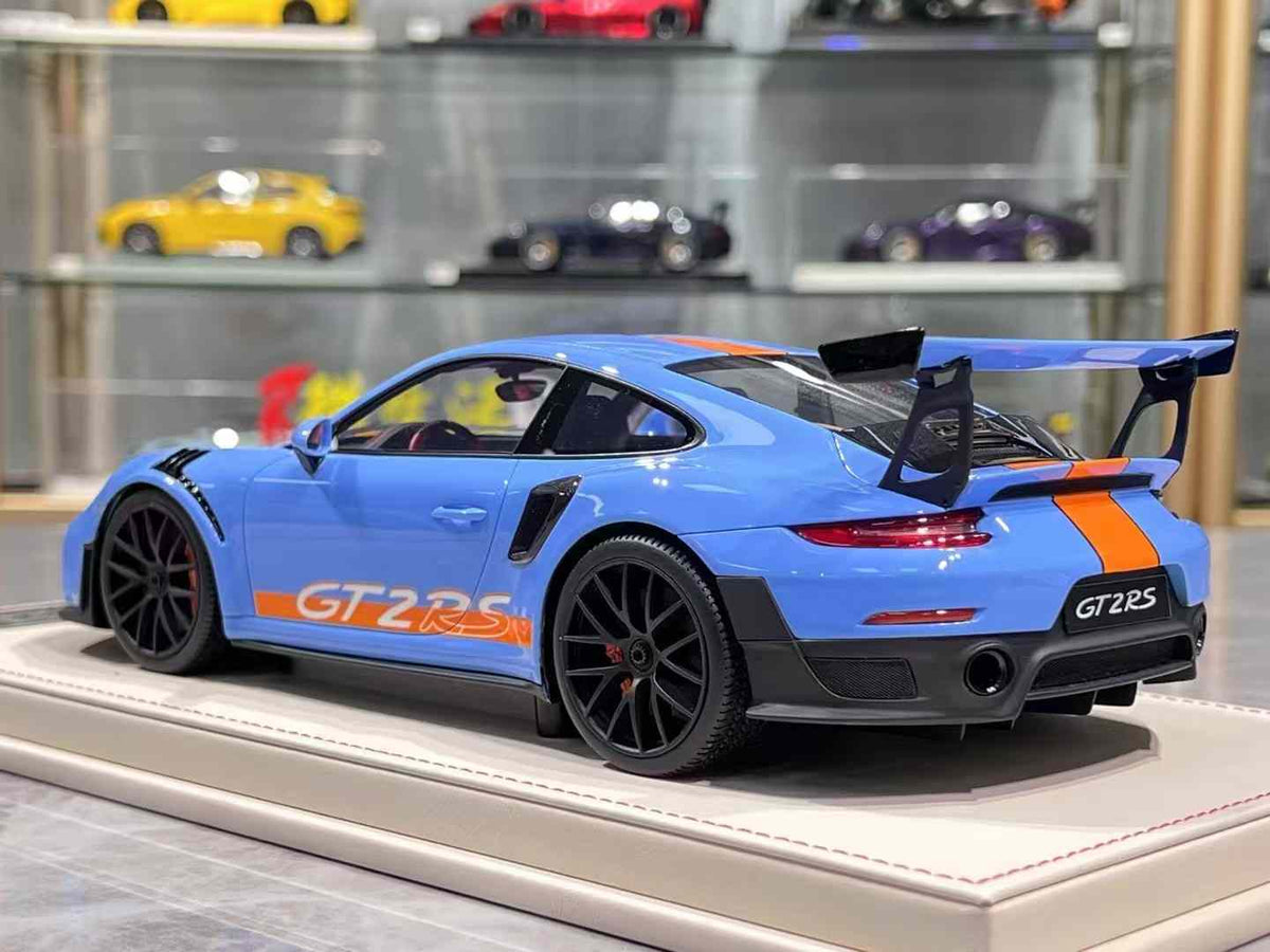 Vehicle Art 1:18 Porsche 911 GT2 RS Weissach - 4 Colors