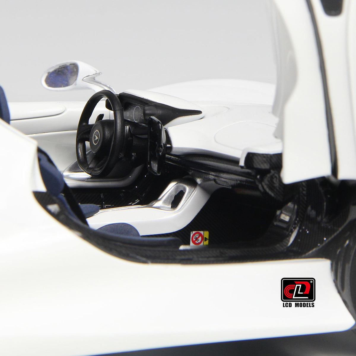 LCD 1:18 McLaren ELVA - White LCD18015-WH