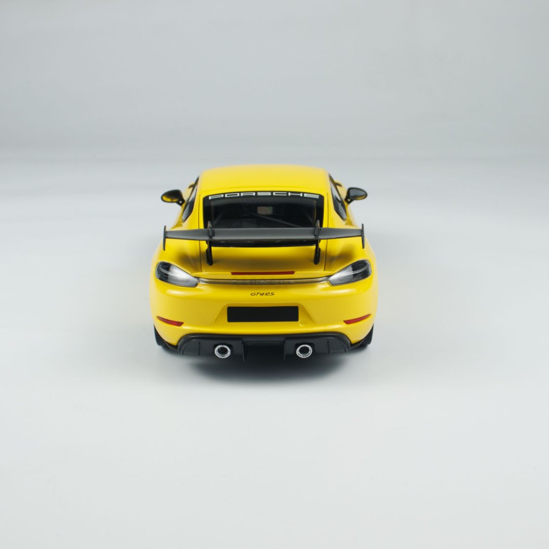 Minichamps 1:18 Caymen 718 Caymen GT4 RS Weissach Package