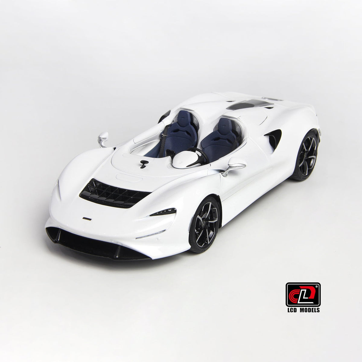LCD 1:18 McLaren ELVA - White LCD18015-WH