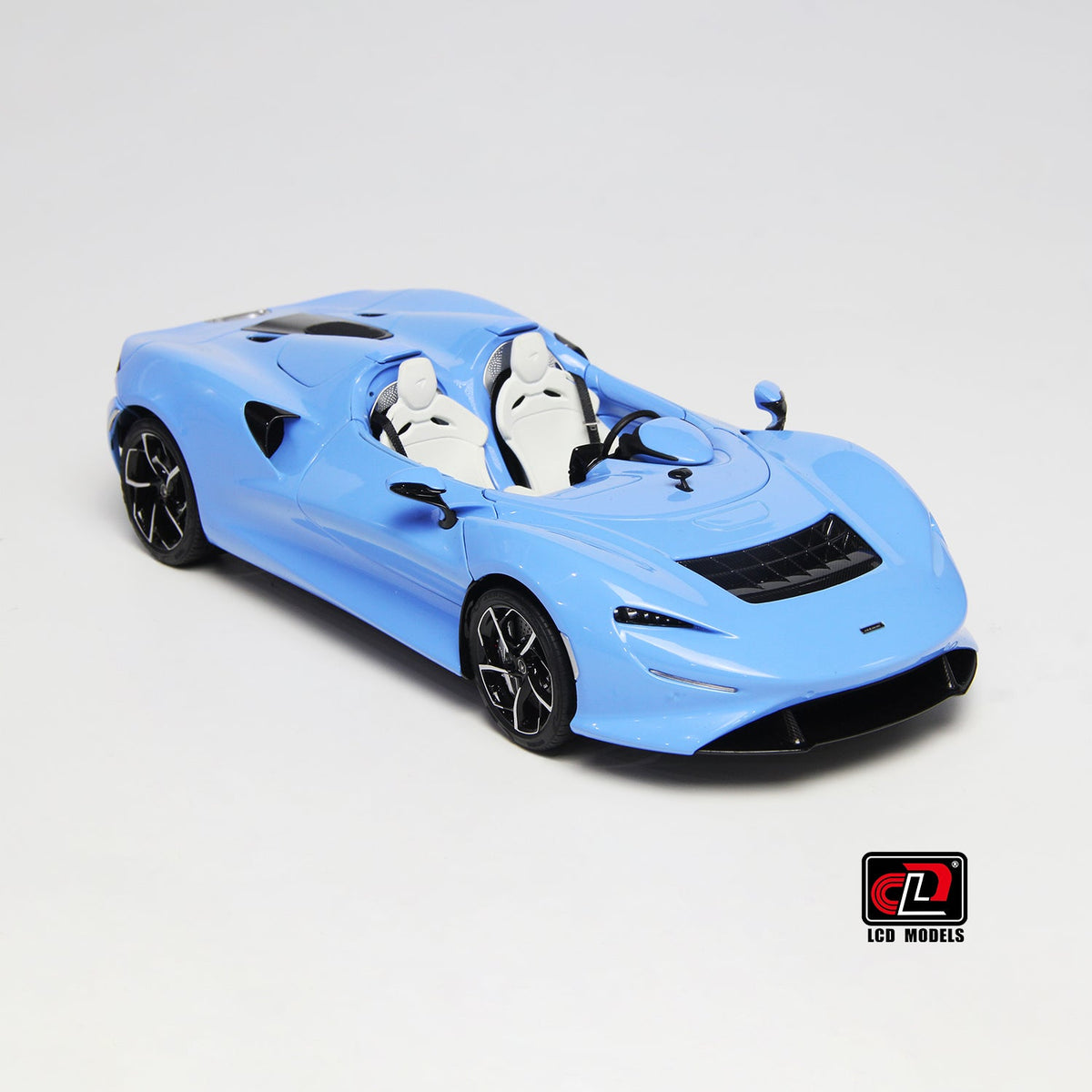 LCD 1:18 McLaren ELVA - Blue LCD18015-BU