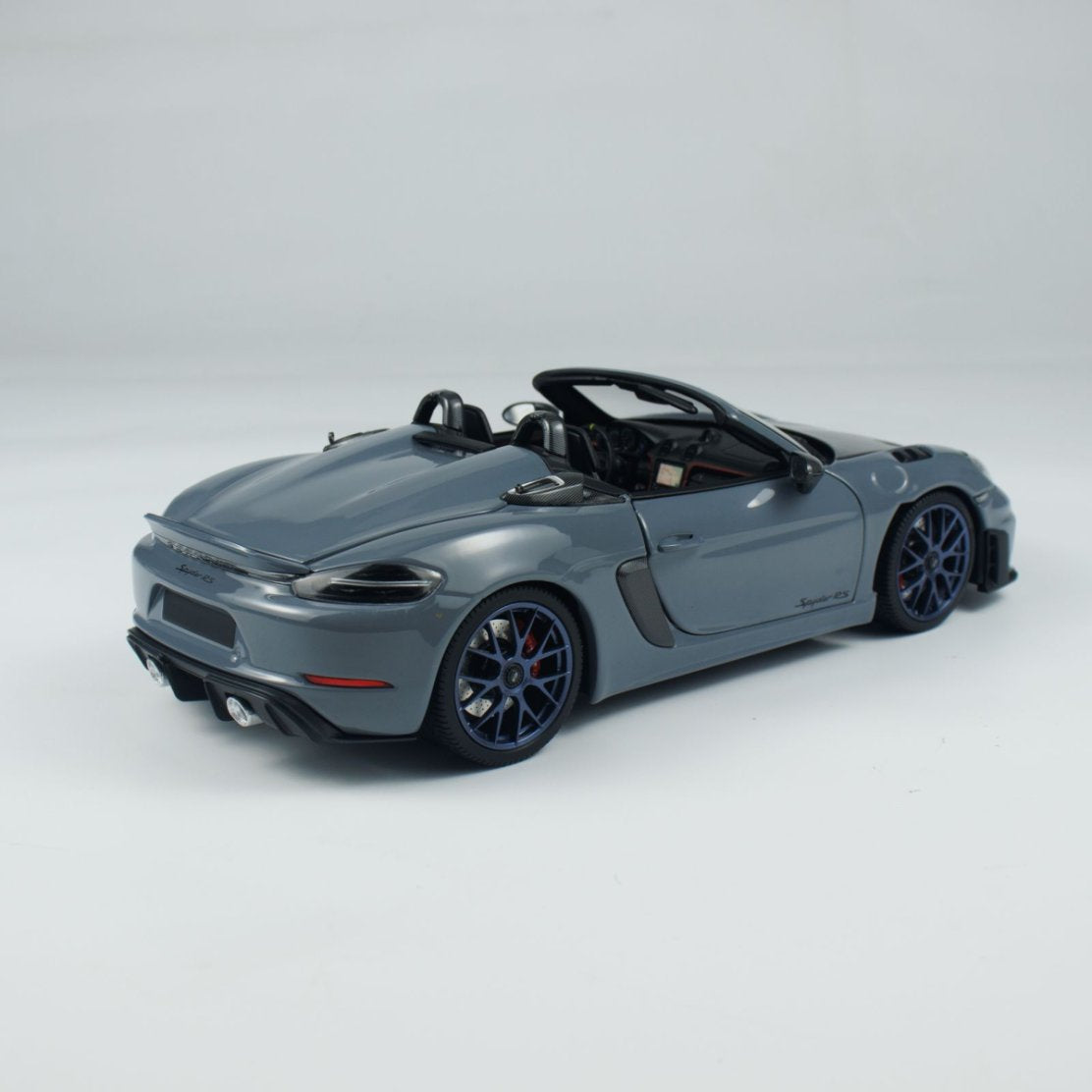Minichamps 1:18 Caymen 718 Spyder RS Weissach Package 110063130/ 110063131