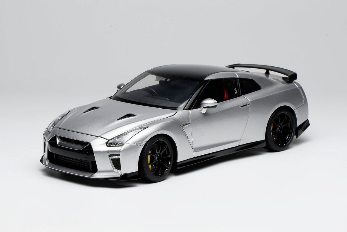 [Preorder] Motorhelix 1:18 Nissan GT-R (R35) Track Edition Engineered by NISMO T-Spec 2022 Silver M83517