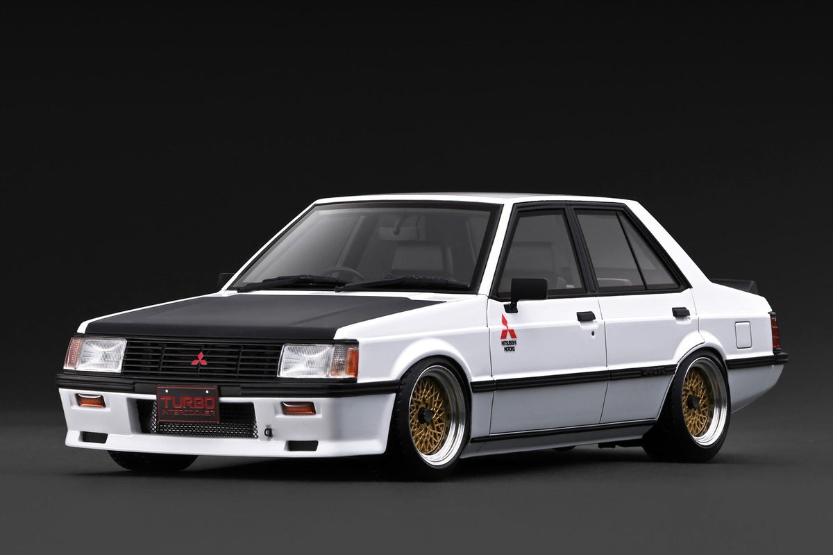 Ignition Model 1:18 Mitsubishi Lancer EX GSR Turbo (A175A) White *Black Hood IG3967