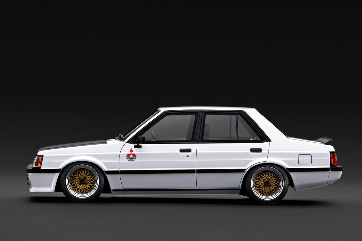 Ignition Model 1:18 Mitsubishi Lancer EX GSR Turbo (A175A) White *Black Hood IG3967