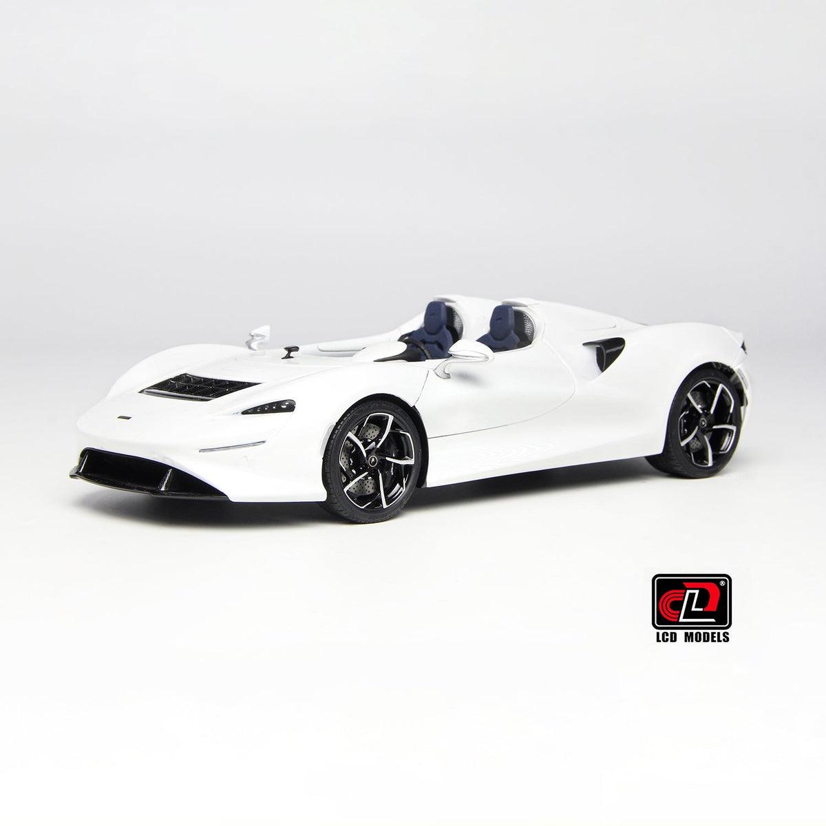 LCD 1:18 McLaren ELVA - White LCD18015-WH
