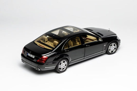 MOTORHELIX 1:18 Mercedes Benz S-Class S600L AMG (W221) M82204