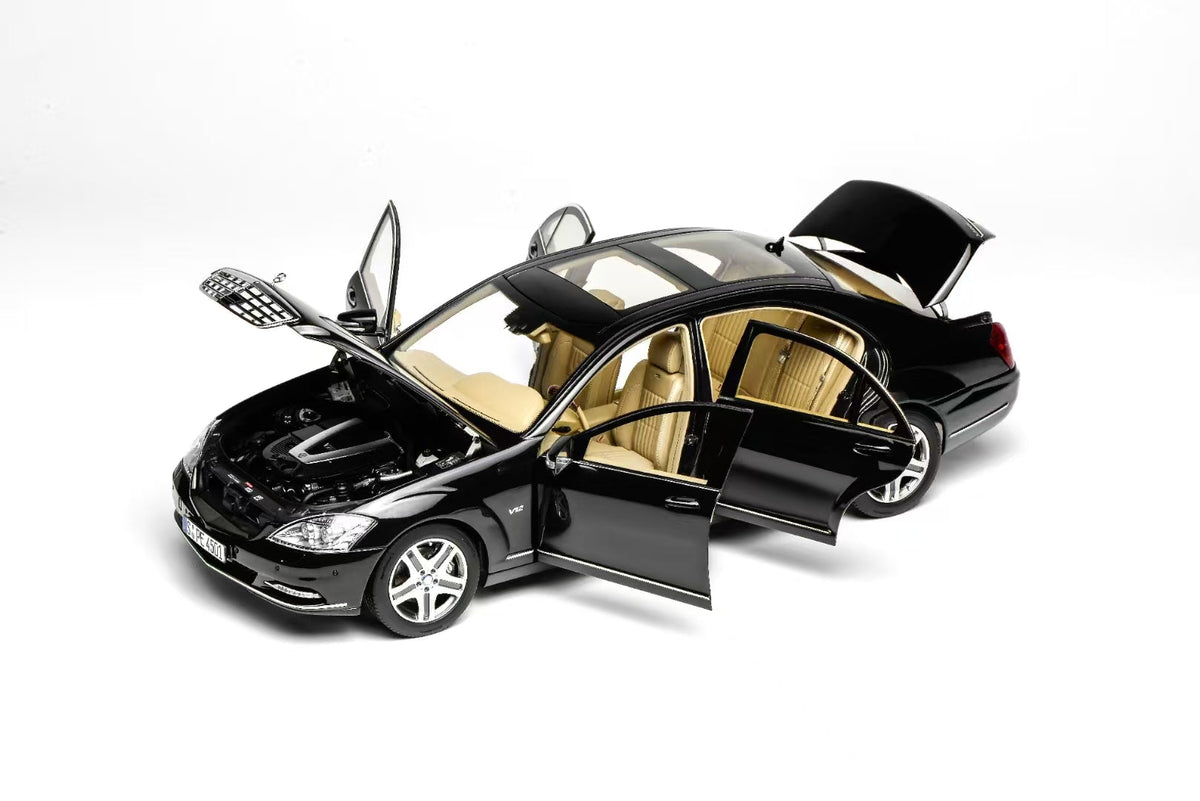MOTORHELIX 1:18 Mercedes Benz S-Class S600L AMG (W221) M82204