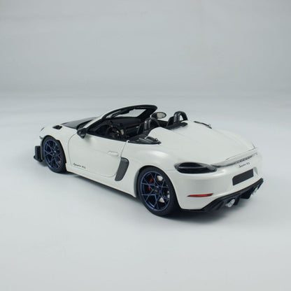 Minichamps 1:18 Caymen 718 Spyder RS Weissach Package 110063130/ 110063131