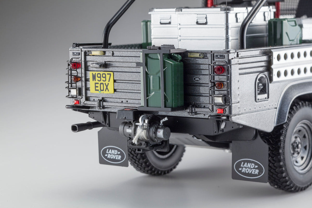 Kyosho 1:18 Land Rover Defender Movie Edition Corris Grey