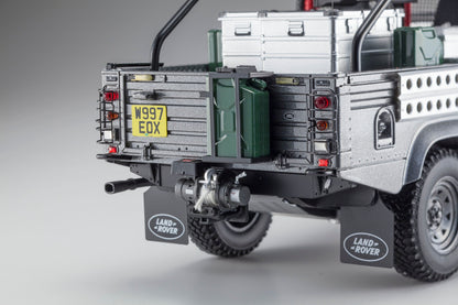 Kyosho 1:18 Land Rover Defender Movie Edition Corris Grey