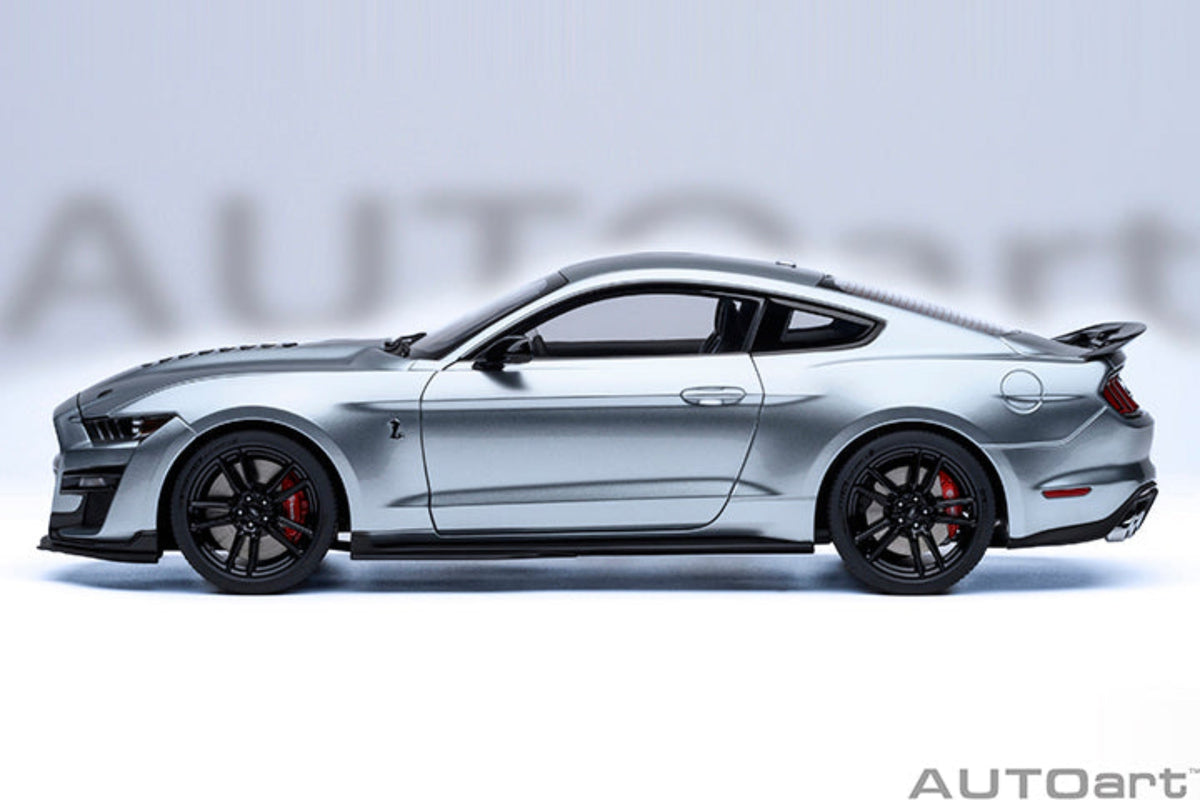 AUTOart 1:18 FORD MUSTANG SHELBY GT500 - Iconic Silver 73096