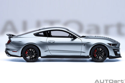 AUTOart 1:18 FORD MUSTANG SHELBY GT500 - Iconic Silver 73096