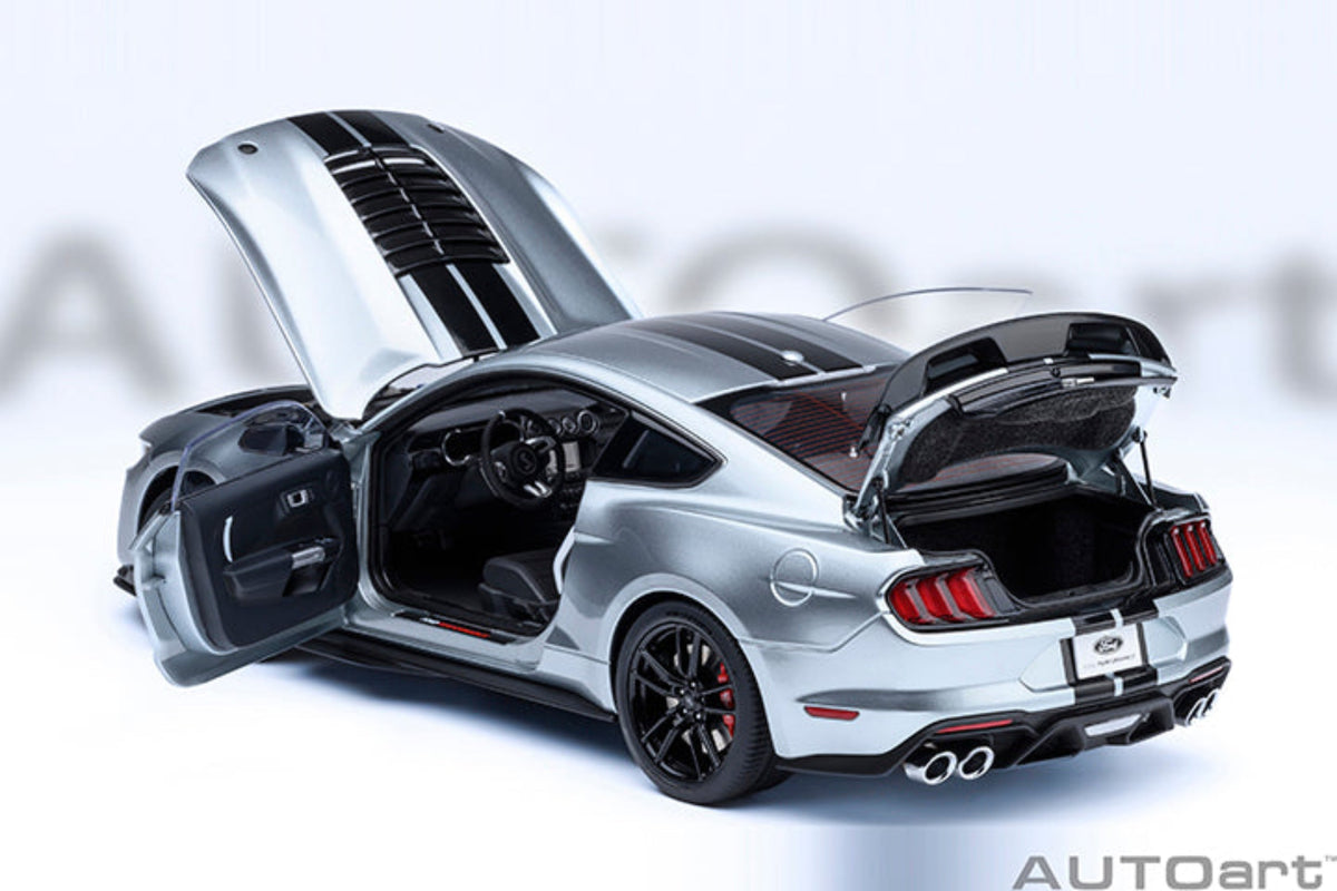 AUTOart 1:18 FORD MUSTANG SHELBY GT500 - Iconic Silver 73096
