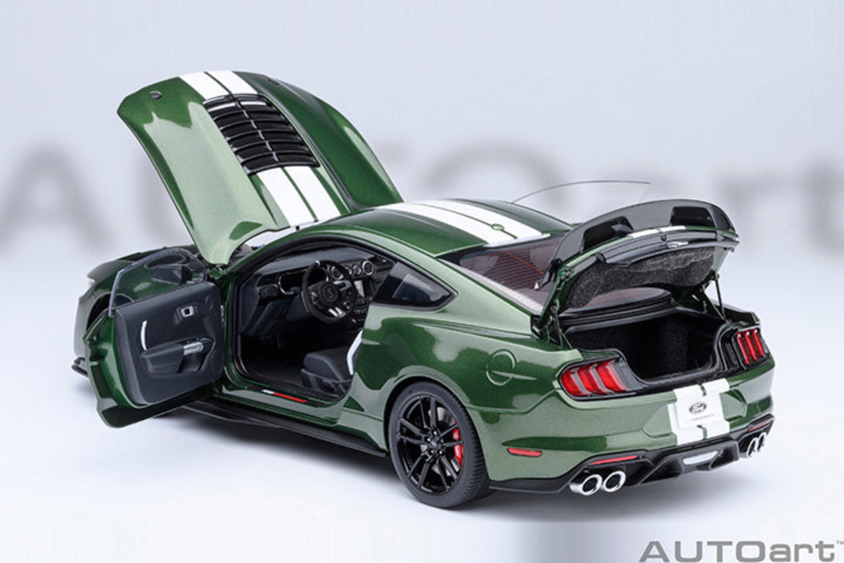 AUTOart 1:18 FORD MUSTANG SHELBY GT500 - Eruption Green 73097