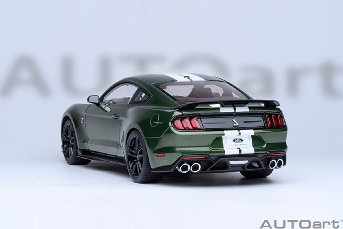 AUTOart 1:18 FORD MUSTANG SHELBY GT500 - Eruption Green 73097