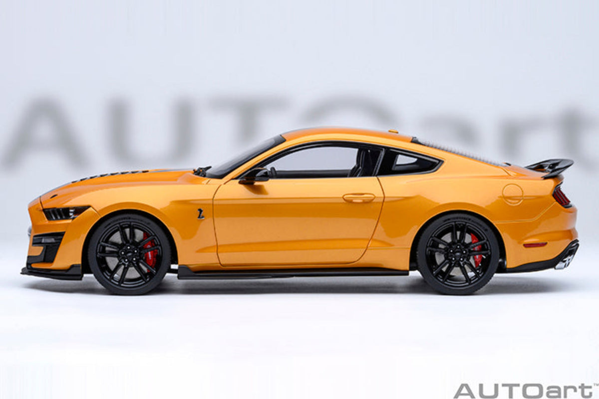 AUTOart 1:18 FORD MUSTANG SHELBY GT500 - Cyber Orange 73099