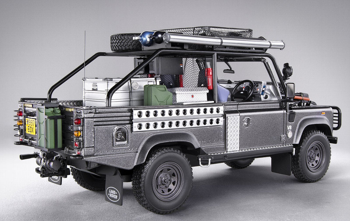 Kyosho 1:18 Land Rover Defender Movie Edition Corris Grey