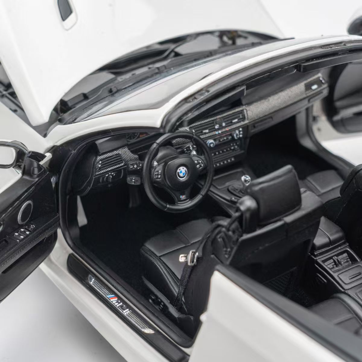 [Preorder] Kyosho 1:18 BMW M3 CONVERTIBLE(E93M) ALPINE WHITE 08738AW