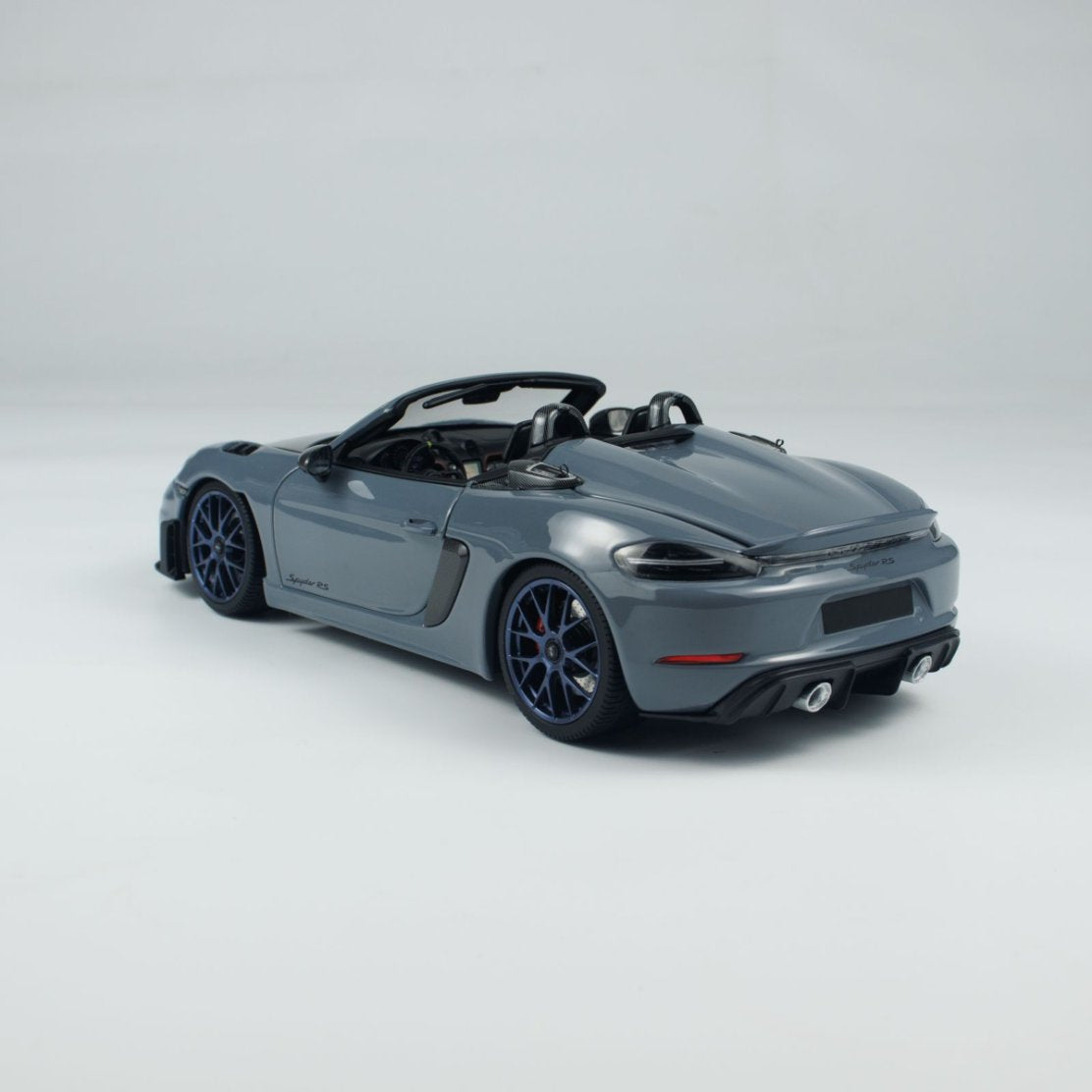 Minichamps 1:18 Caymen 718 Spyder RS Weissach Package 110063130/ 110063131