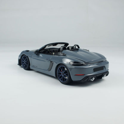 Minichamps 1:18 Caymen 718 Spyder RS Weissach Package 110063130/ 110063131