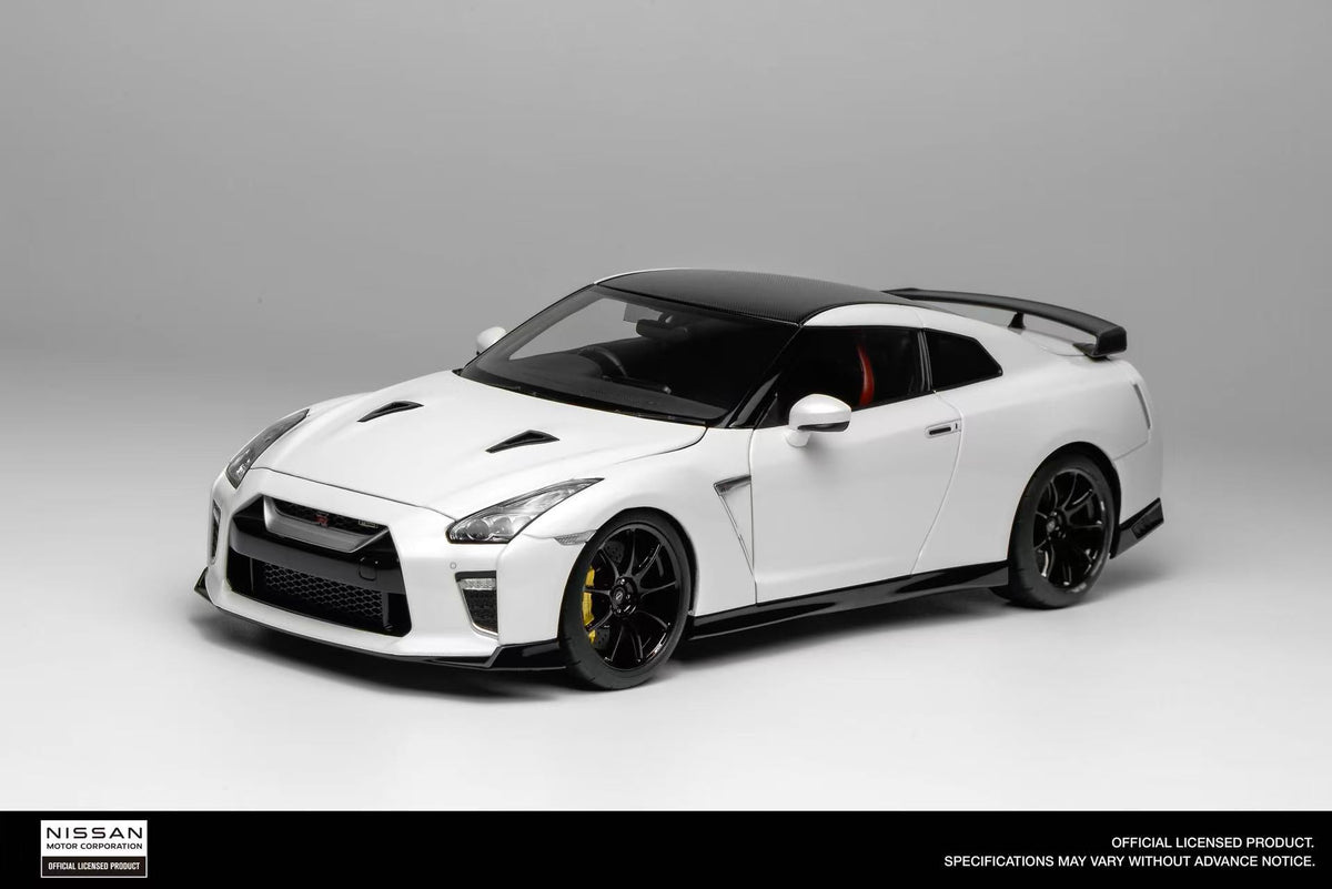 Motorhelix 1:18 Nissan GT-R (R35) Track Edition Engineered by NISMO 2020 (3 Colors)
