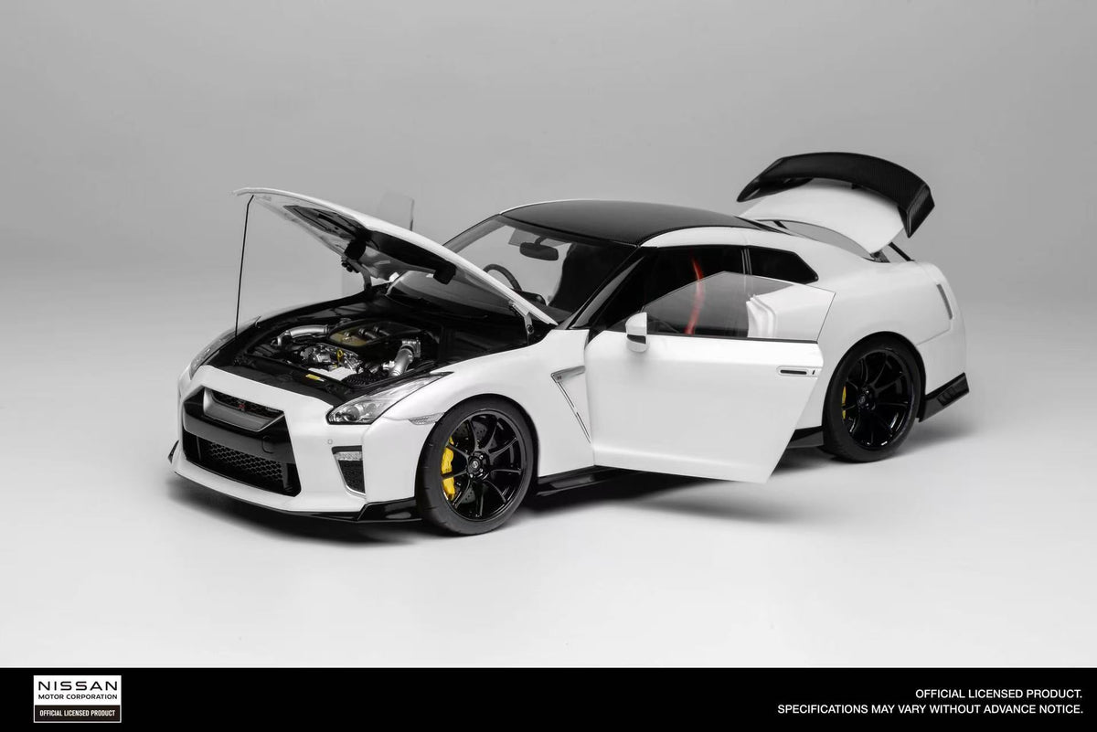 Motorhelix 1:18 Nissan GT-R (R35) Track Edition Engineered by NISMO 2020 (3 Colors)