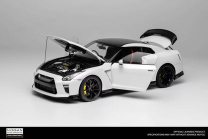 Motorhelix 1:18 Nissan GT-R (R35) Track Edition Engineered by NISMO 2020 (3 Colors)