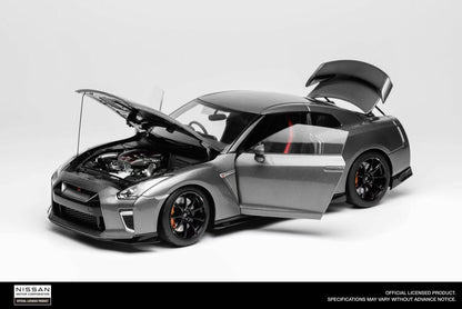 Motorhelix 1:18 Nissan GT-R (R35) Track Edition Engineered by NISMO 2020 (3 Colors)