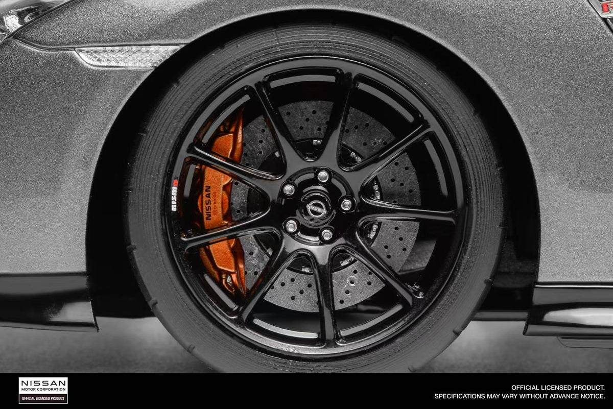 Motorhelix 1:18 Nissan GT-R (R35) Track Edition Engineered by NISMO 2020 (3 Colors)
