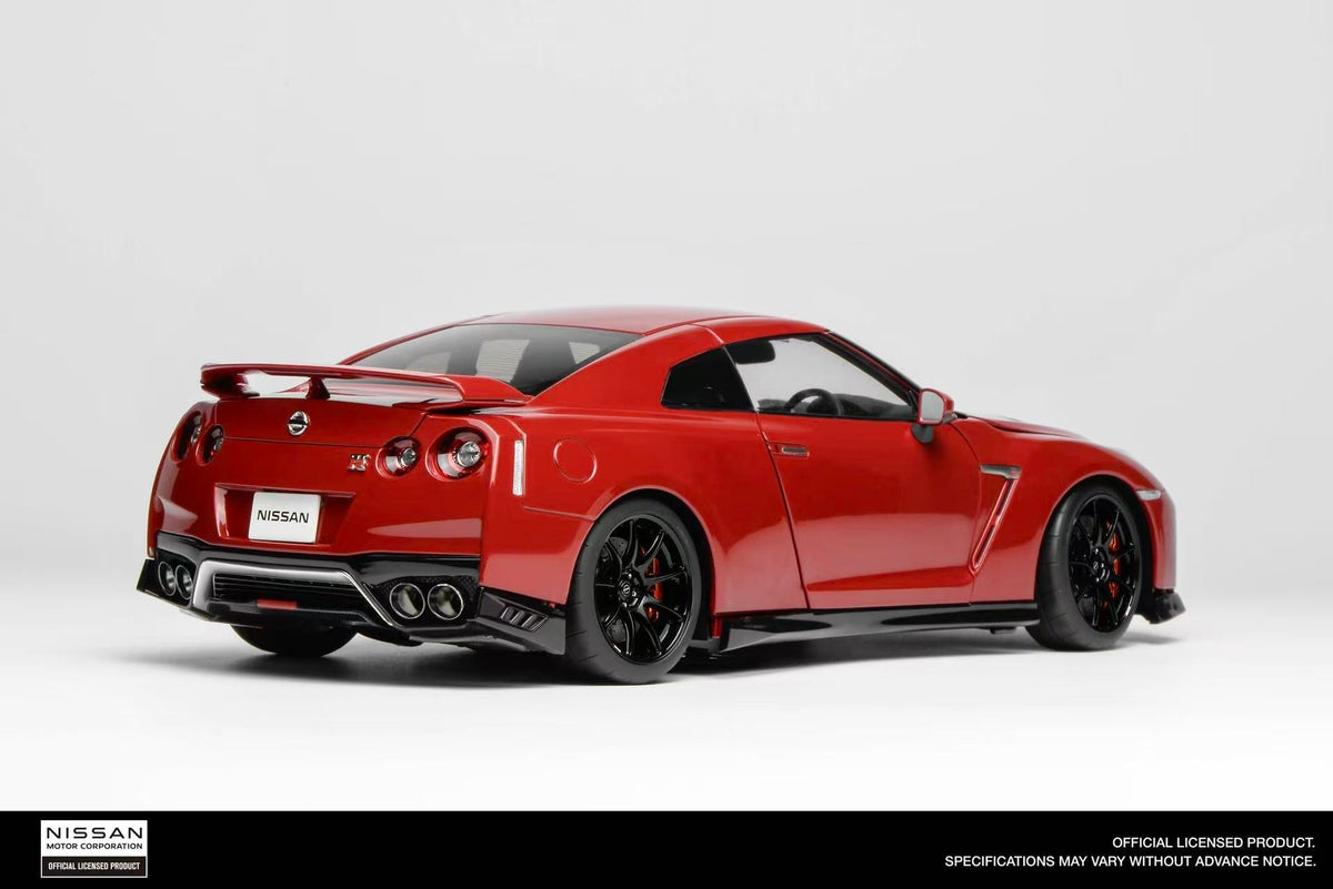 Motorhelix 1:18 Nissan GT-R (R35) Track Edition Engineered by NISMO 2020 (3 Colors)
