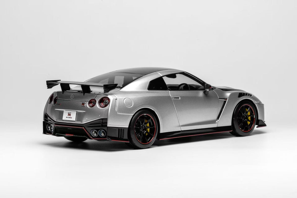 Motorhelix 1:18 Nissan GT-R NISMO (R35) Special Edition 2022 (3 Colors)