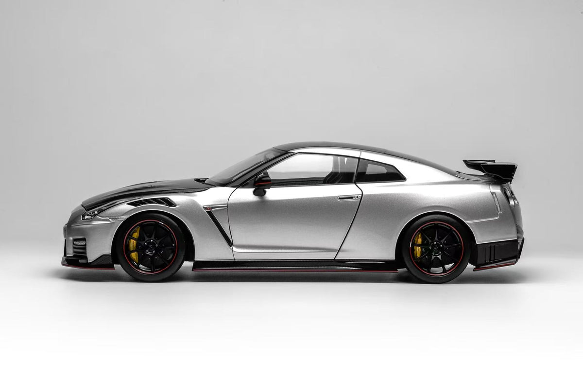 Motorhelix 1:18 Nissan GT-R NISMO (R35) Special Edition 2022 (3 Colors)