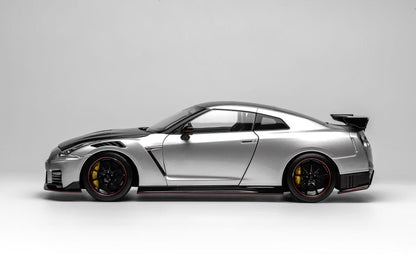 Motorhelix 1:18 Nissan GT-R NISMO (R35) Special Edition 2022 (3 Colors)