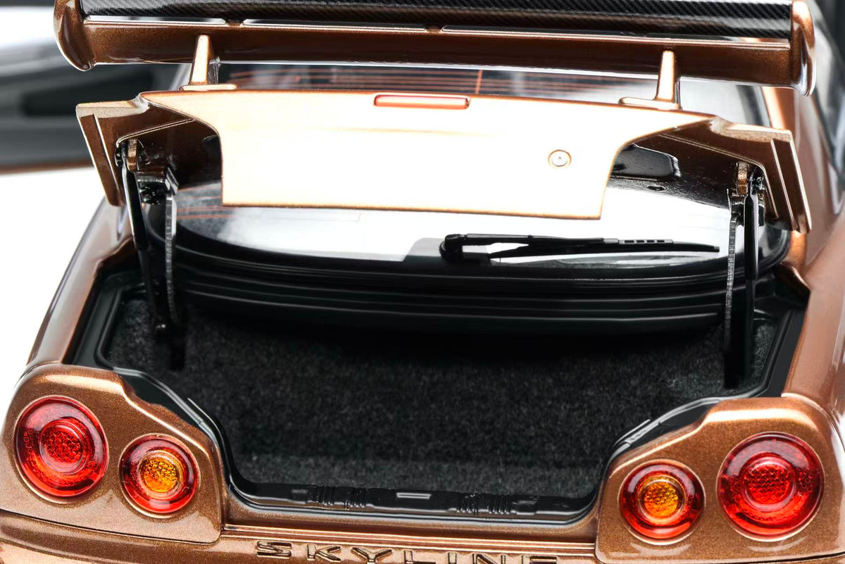 Motorhelix 1:18 Nissan Skyline GT-R (R34) CUSTOMIZED VERSION