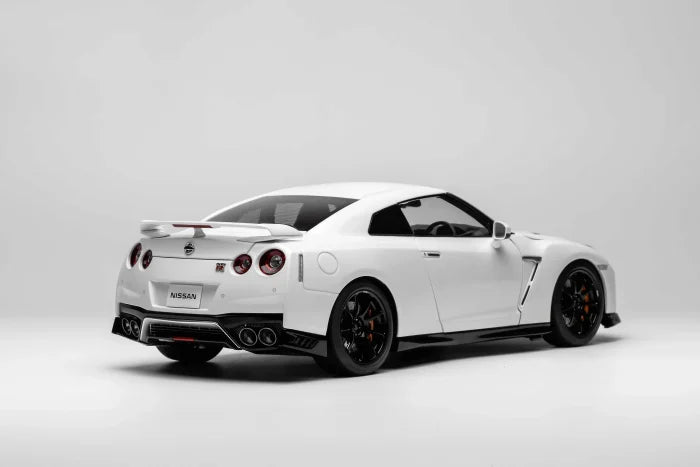 MOTORHELIX 1:18 Nissan GT-R (R35) Track Edition Engineered by NISMO T-Spec 2022 M83506/M83519