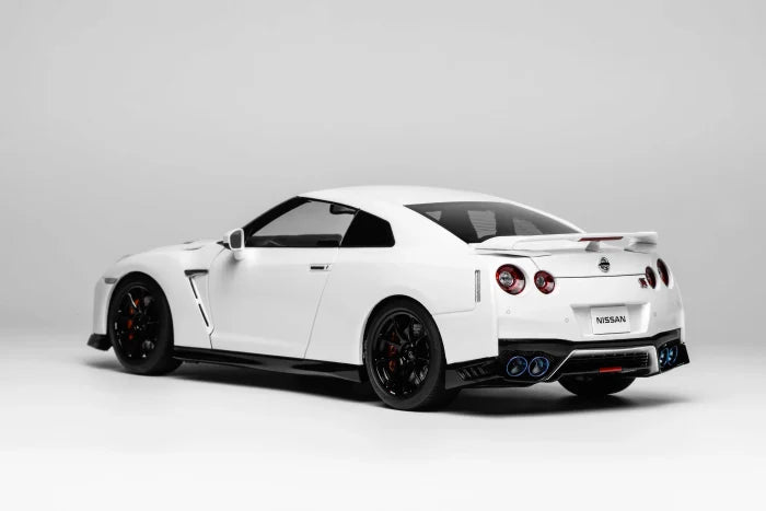 MOTORHELIX 1:18 Nissan GT-R (R35) Track Edition Engineered by NISMO T-Spec 2022 M83506/M83519